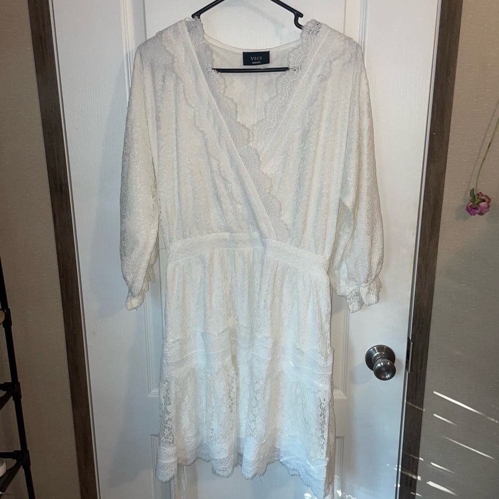 Vici White Lace Cross Over Tiered Dress Size Medium‎